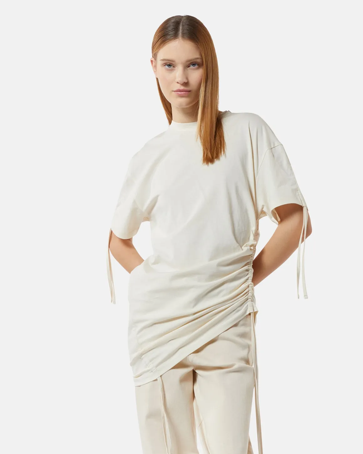 Asymmetrical t-shirt with adjustable curls