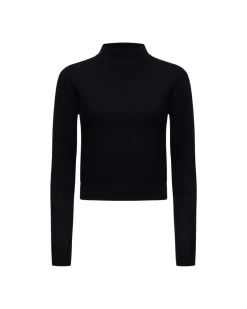 Clean long-sleeved shirt