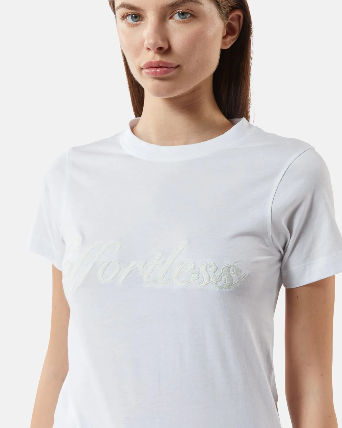 Cotton t-shirt with "effortless" embroidery