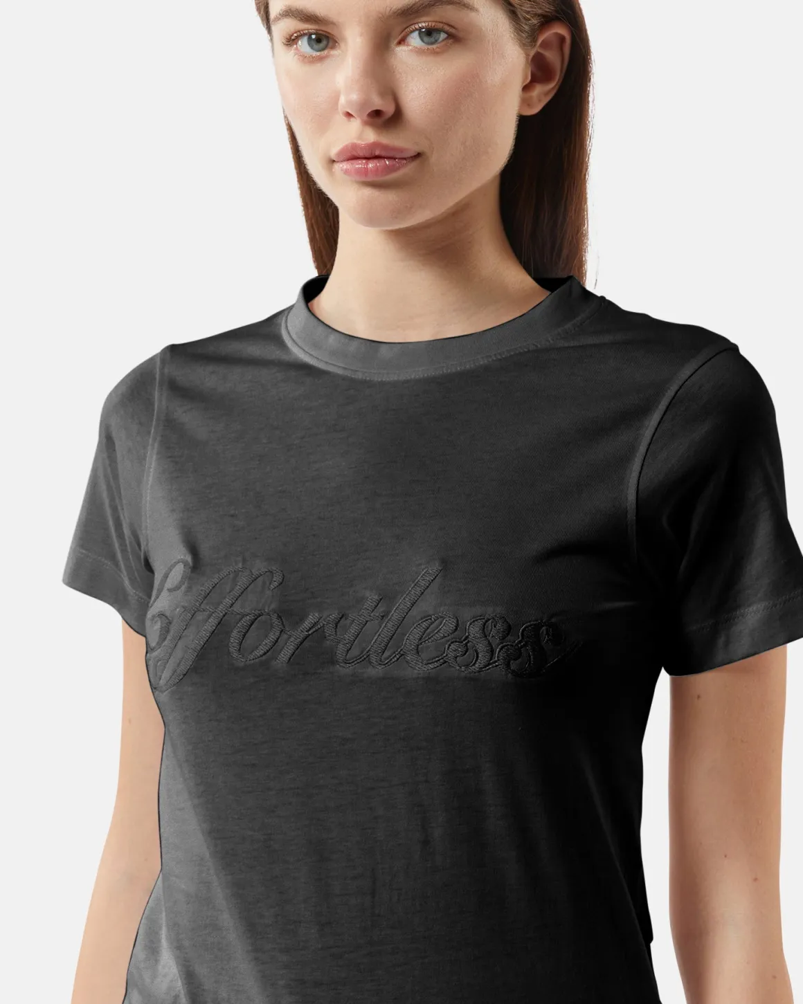 Cotton t-shirt with "effortless" embroidery