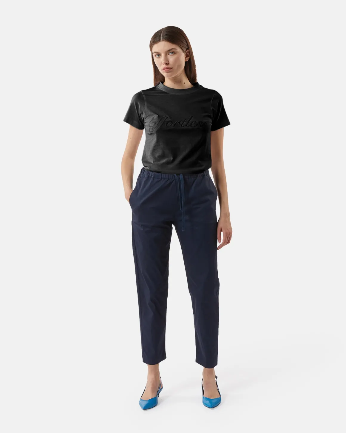 Cotton t-shirt with "effortless" embroidery
