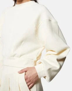 Cropped sweatshirt with large sleeves