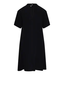 Dress with an essential design and clean lines