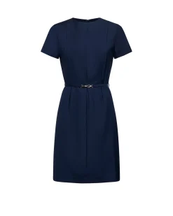 Dress with belt and essential cut