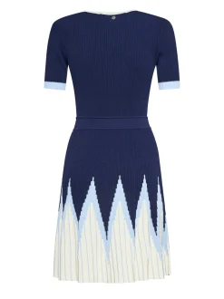Dress with geometric pattern and contemporary design