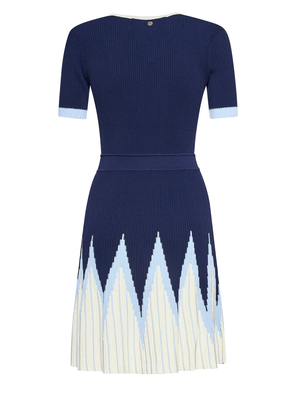 Dress with geometric pattern and contemporary design