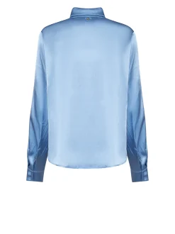 Essential shirt with a refined line