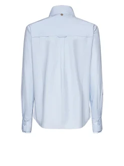 Essential shirt with a refined design
