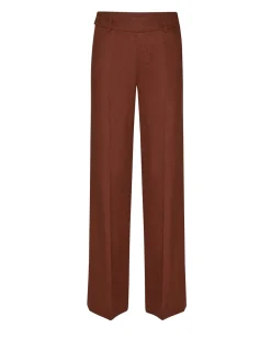 High-waisted trousers with an elegant line
