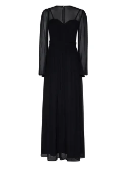 Long dress with long sleeves and flowing lines