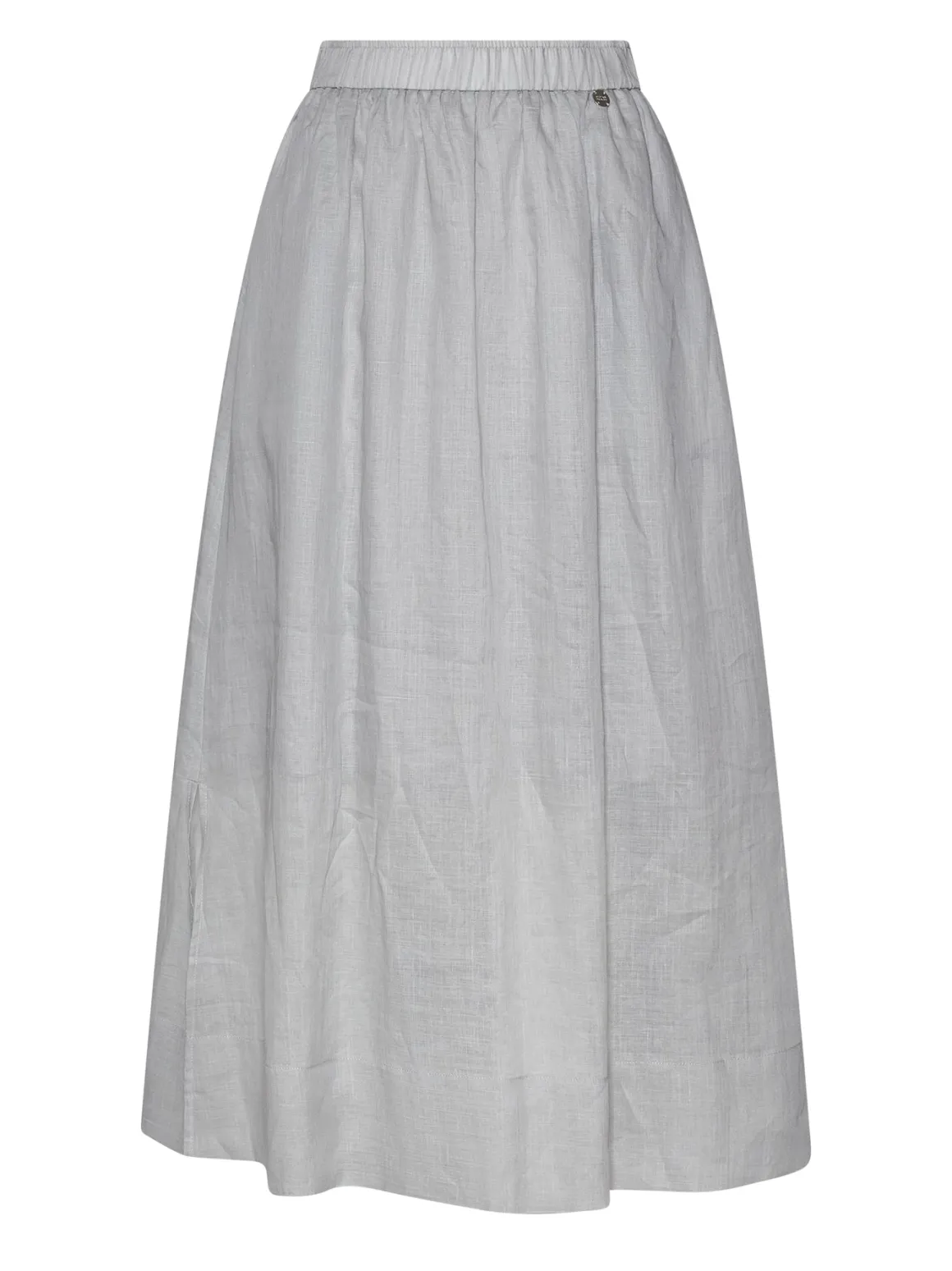 Long skirt with a fluid and essential line
