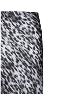 Long skirt with animal print
