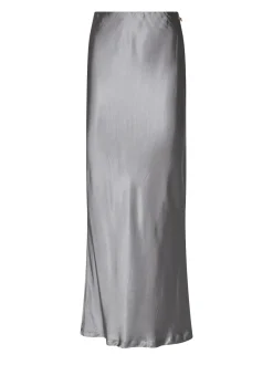 Long skirt with essential elegance