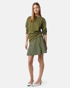 Long sleeve shirt with lateral curl