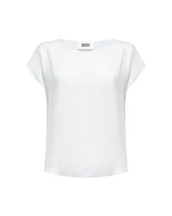 Minimal T-shirt with short sleeves