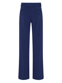 Pants with a tailored cut and clean line