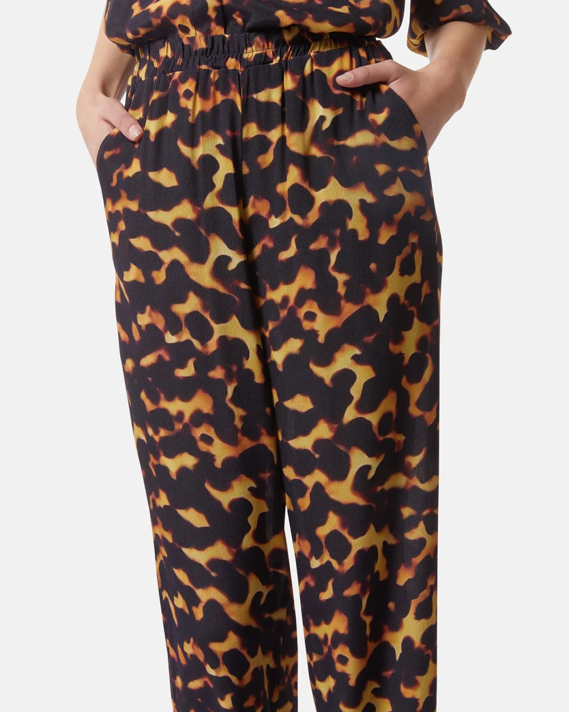 Pants with animal printing