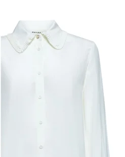 Shirt with decorated collar