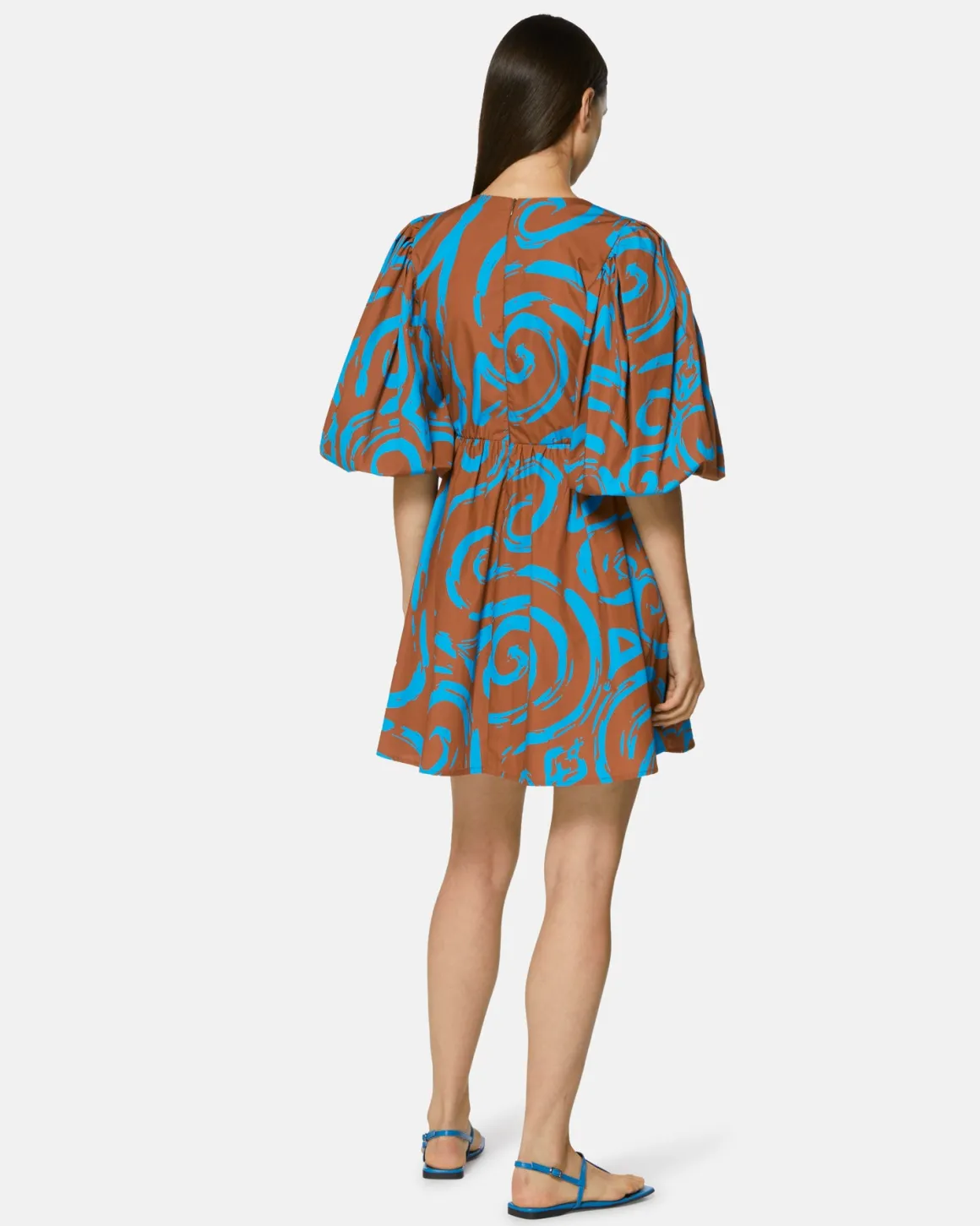 Short dress with V -neck and decorative ruffles