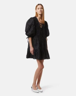 Short knee dress with puff sleeves and V -neck