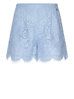 Shorts with decorative workmanship and finished edge