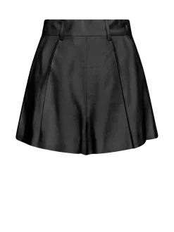 Shorts with tailored pleats and elegant lines