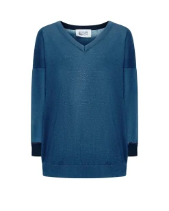 Sweater with contrasting edges