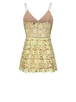 Top embroidered with floral motif