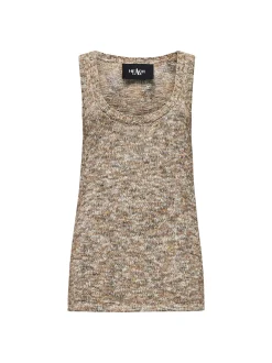 Top shoed in shirt