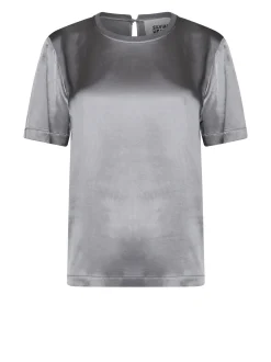 Top with uniform finish and essential design