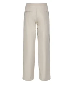 Trousers with tailored details and clean lines