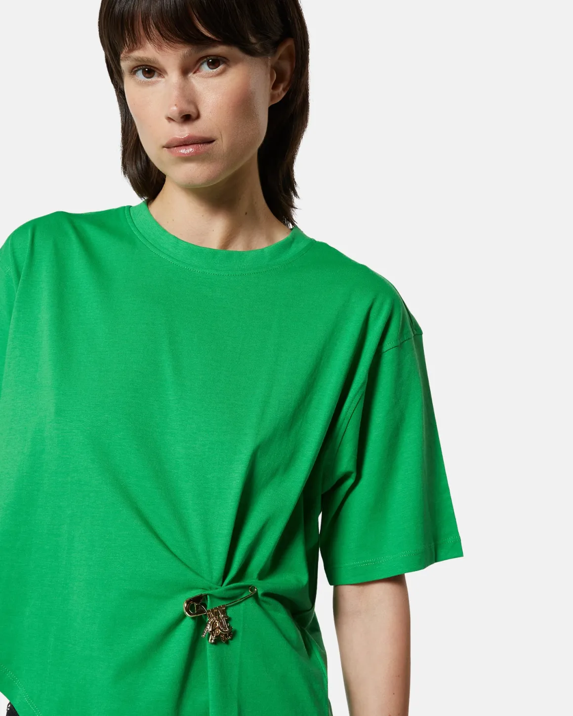 T-shirt with decorative bowl