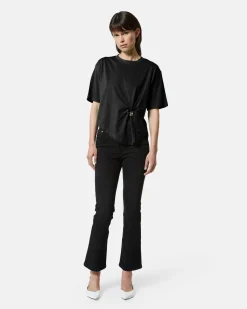 T-shirt with decorative bowl