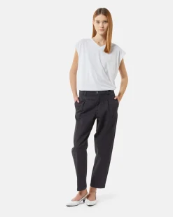 V-neck t-shirt