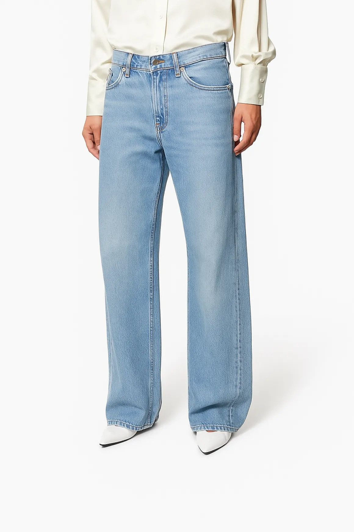 Wide leg jeans in light denim