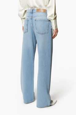 Wide leg jeans in light denim