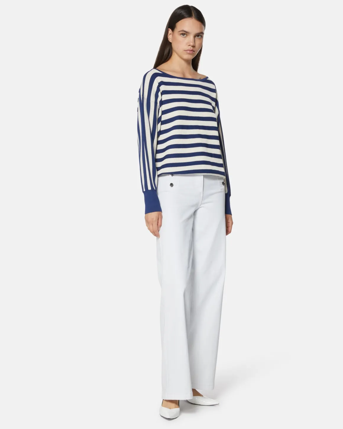 Wide leg jeans with decorative buttons